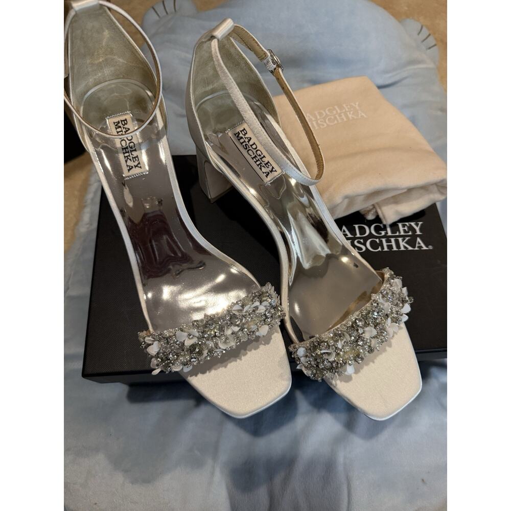 Badgley Mischka Teela Ivory Pearl Embellished Ankle Strap Block Heels Size 10